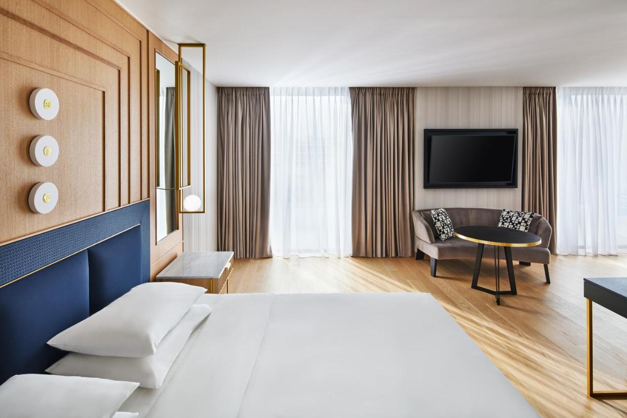 Grand Hyatt Hotel